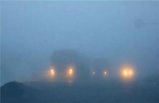 大霧天開(kāi)車需要注意的點(diǎn)